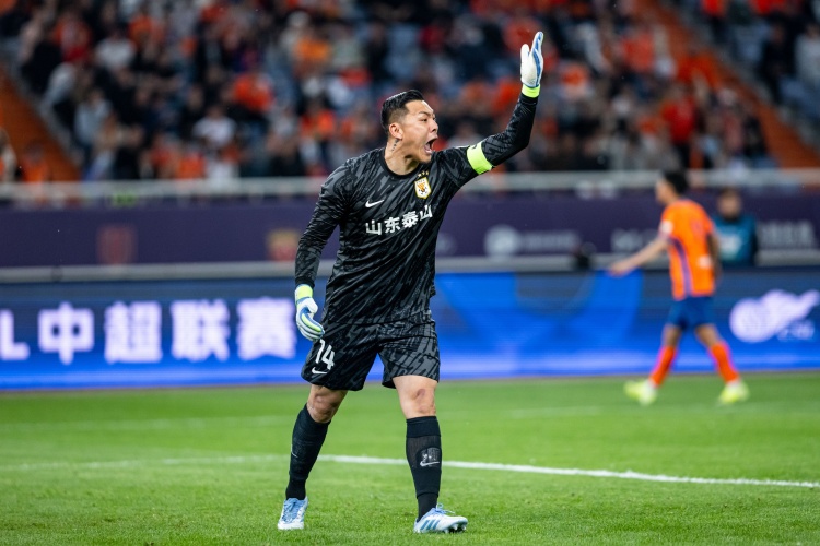 泰山队遭遇停赛危机 克雷桑高准翼王大雷缺阵影响阵容完整性