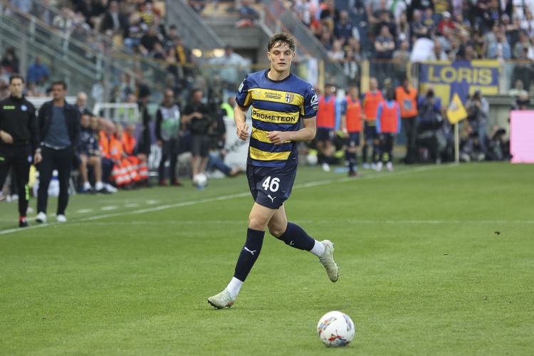 迪马：利物浦和帕尔马谈莱奥尼转会费支付细节，球员周四接受体检