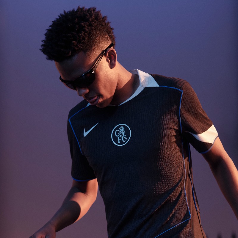 世界杯直播-记者：切尔西将身穿黑色复古球衣出战西汉姆联