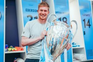 10年16冠！曼城官方告别德布劳内：向英超历史最伟大球员之一致敬