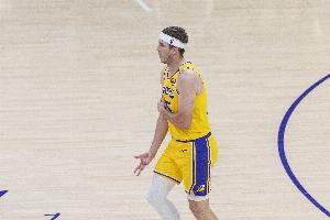 足球竞猜-里夫斯：我上篮反超后我们胜算很大 半场压哨制胜绝杀很少见的