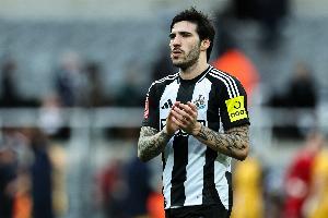 全程赛事-记者：托纳利表达离队意愿，曼城皇马可能对他感兴趣